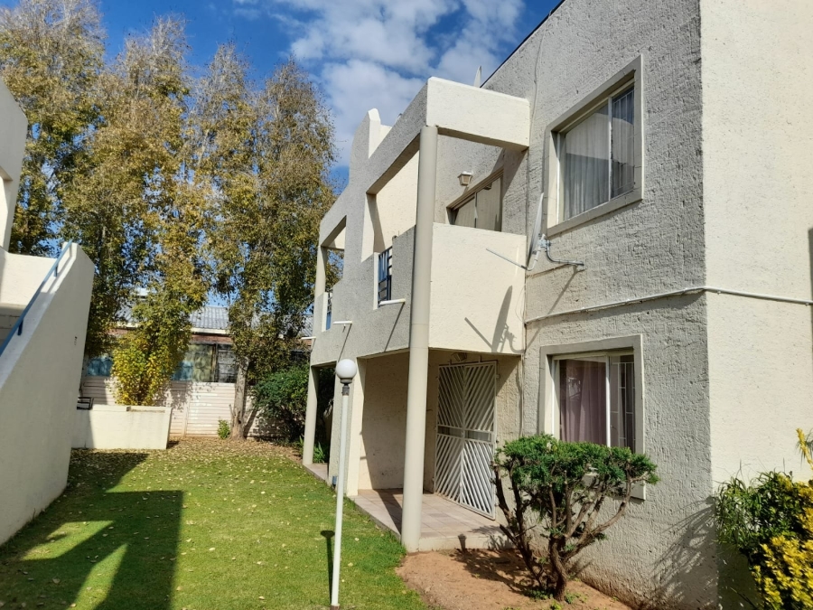 To Let 1 Bedroom Property for Rent in Langenhovenpark Free State